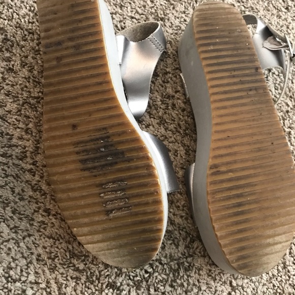 Metallic sandals - Picture 3 of 4